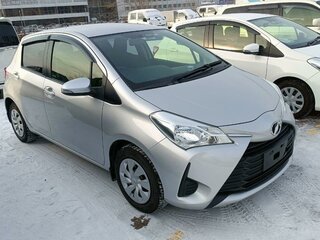 2018 Toyota Vitz III (XP130) Рестайлинг 2, серебристый, 1070000 рублей, вид 1
