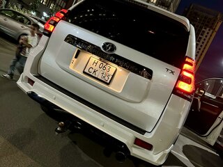 2021 Toyota Land Cruiser Prado 150 Series Рестайлинг 3, белый, 5600000 рублей, вид 4