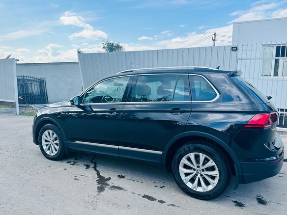 2017 Volkswagen Tiguan II, чёрный, 2200000 рублей - вид 6