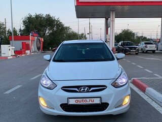 2014 Hyundai Solaris I, белый, 750000 рублей, вид 4