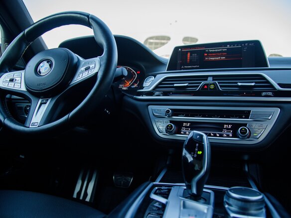 2020 BMW 7 серии 730d xDrive VI (G11/G12) Рестайлинг, чёрный, 7700000 рублей - вид 25