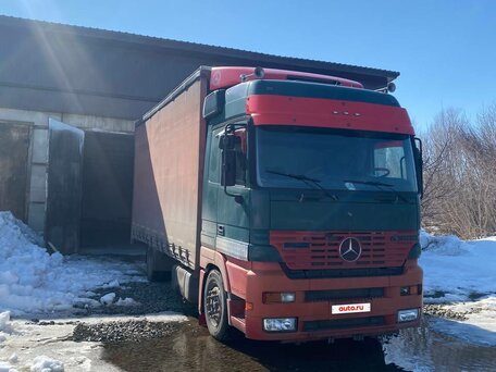 2000 Mercedes-Benz Actros, красный, 1700000 рублей, вид 1