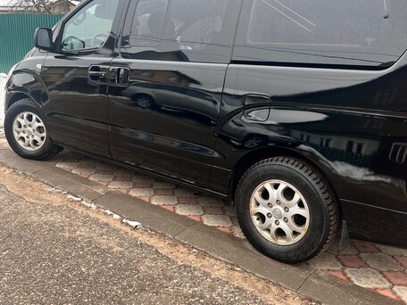 2010 Hyundai Grand Starex, чёрный, 1350000 рублей, вид 3