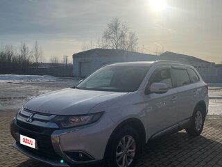 2016 Mitsubishi Outlander III Рестайлинг 2, белый, 1990000 рублей, вид 2