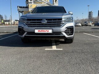 2018 Volkswagen Touareg III, серебристый, 4858858 рублей, вид 2