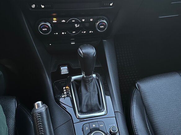 2017 Mazda 3 III (BM) Рестайлинг, серый, 1899999 рублей - вид 12