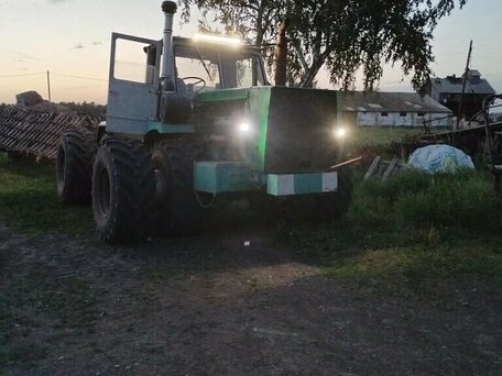1986 ХТЗ Т-150К, зелёный, 700000 рублей, вид 1