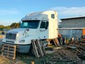 2003 Freightliner FLC, белый, 1100000 рублей - вид 2
