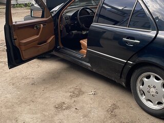 1994 Mercedes-Benz C-Класс 280 I (W202), чёрный, 550000 рублей, вид 3