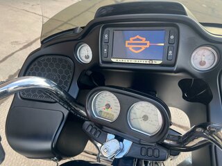 2018 Harley-Davidson Road Glide, чёрный, 1499999 рублей, вид 4