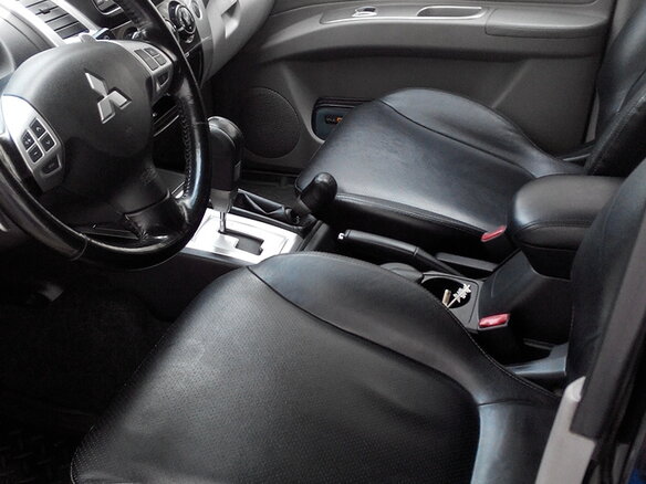 2011 Mitsubishi Pajero Sport II, чёрный - вид 3