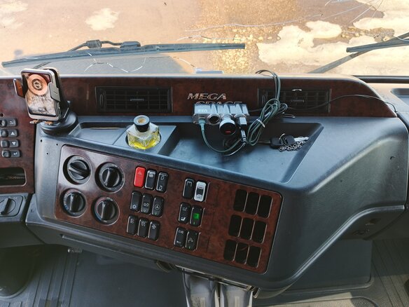 2000 Mercedes-Benz Actros, красный, 2000000 рублей - вид 17