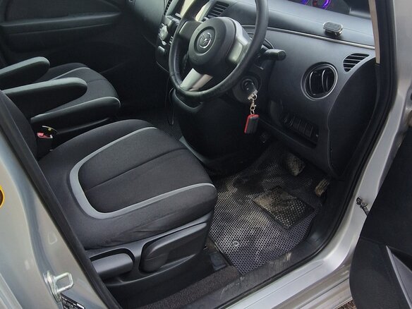 2010 Mazda Biante, серый, 1350000 рублей - вид 12