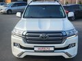 2017 Toyota Land Cruiser 200 Series Рестайлинг 2, белый, 6950000 рублей - вид 1