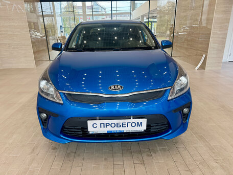 2019 Kia Rio IV, серебристый, 1149990 рублей, вид 2