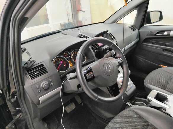 2011 Opel Zafira B Рестайлинг, чёрный - вид 16