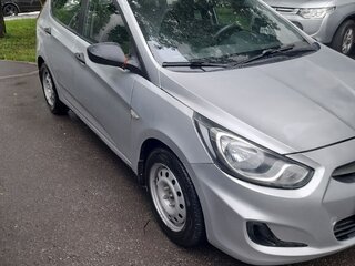 2013 Hyundai Solaris I, серебристый, 1450000 рублей, вид 3