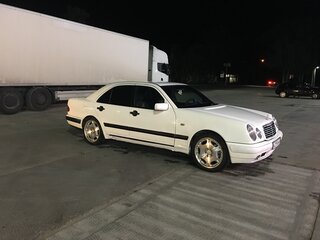 1996 Mercedes-Benz E-Класс 280 II (W210, S210), белый, 700000 рублей, вид 3