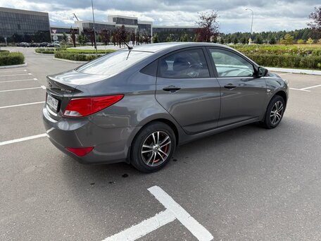 2015 Hyundai Solaris I Рестайлинг, серый, 890000 рублей, вид 5