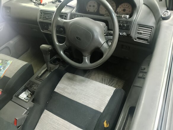 1996 Mitsubishi RVR I, чёрный, 100000 рублей - вид 3