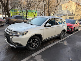 2016 Mitsubishi Outlander III Рестайлинг 2, белый, 1900000 рублей, вид 1