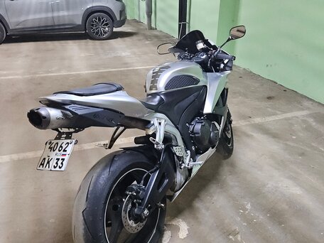 2008 Honda CBR 600RR, серебристый, 640000 рублей, вид 3