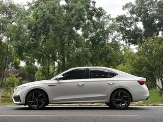 2021 Skoda Octavia IV (A8), белый, 1680000 рублей, вид 5