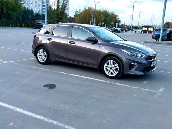 2020 Kia Ceed III, коричневый, 1810000 рублей