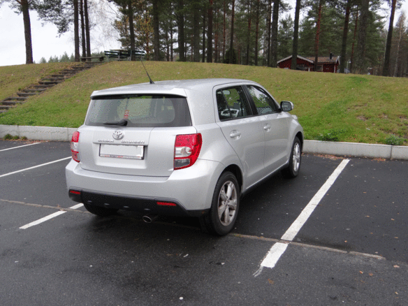2009 Toyota Urban Cruiser I, серебристый - вид 2