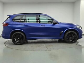 2021 BMW X5 M III (F95), синий, 9300000 рублей, вид 3