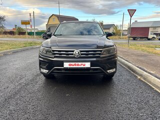 2017 Volkswagen Tiguan II, чёрный, 2700000 рублей, вид 2
