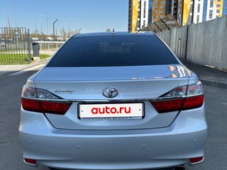 2017 Toyota Camry VII (XV50) Рестайлинг 2, серебристый, 2590000 рублей, вид 4
