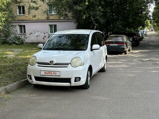 2008 Toyota Sienta I Рестайлинг 1, белый, 680000 рублей, вид 2