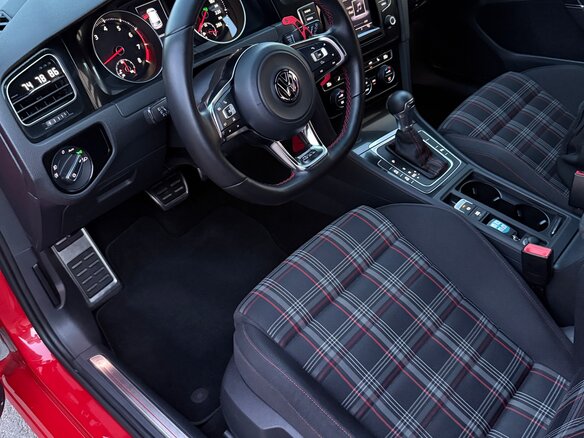 2013 Volkswagen Golf GTI VII, красный, 2350000 рублей - вид 19