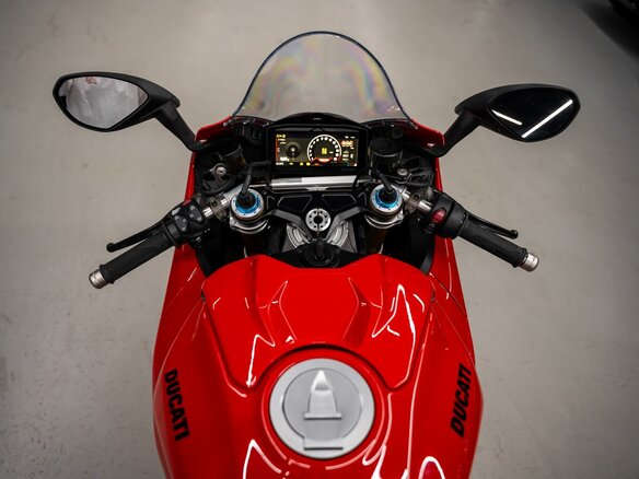2024 Ducati Panigale V4, красный, 5299000 рублей - вид 17