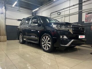 2017 Toyota Land Cruiser 200 Series Рестайлинг 2, чёрный, 6500000 рублей, вид 2