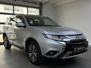 2018 Mitsubishi Outlander III Рестайлинг 3, серебристый, 2470000 рублей, вид 3