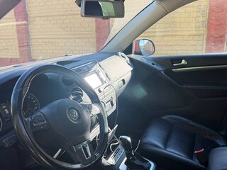 2011 Volkswagen Tiguan I Рестайлинг, красный, 1500000 рублей, вид 4
