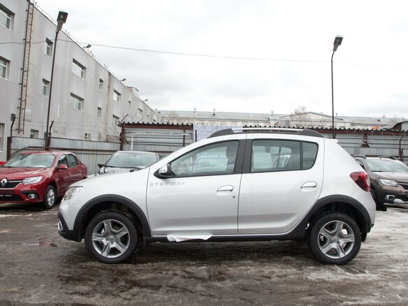 2019 Renault Sandero Stepway II Рестайлинг, серебристый, 1100000 рублей - вид 3