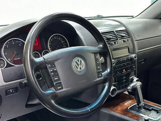 2009 Volkswagen Touareg I Рестайлинг, чёрный, 830000 рублей, вид 4
