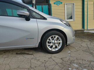 2020 Nissan Note e-Power II Рестайлинг, серебристый, 1235000 рублей, вид 2
