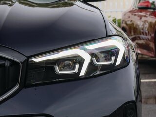2025 BMW 3 серии 330i VII (G2x) Рестайлинг, чёрный, 5668000 рублей, вид 4