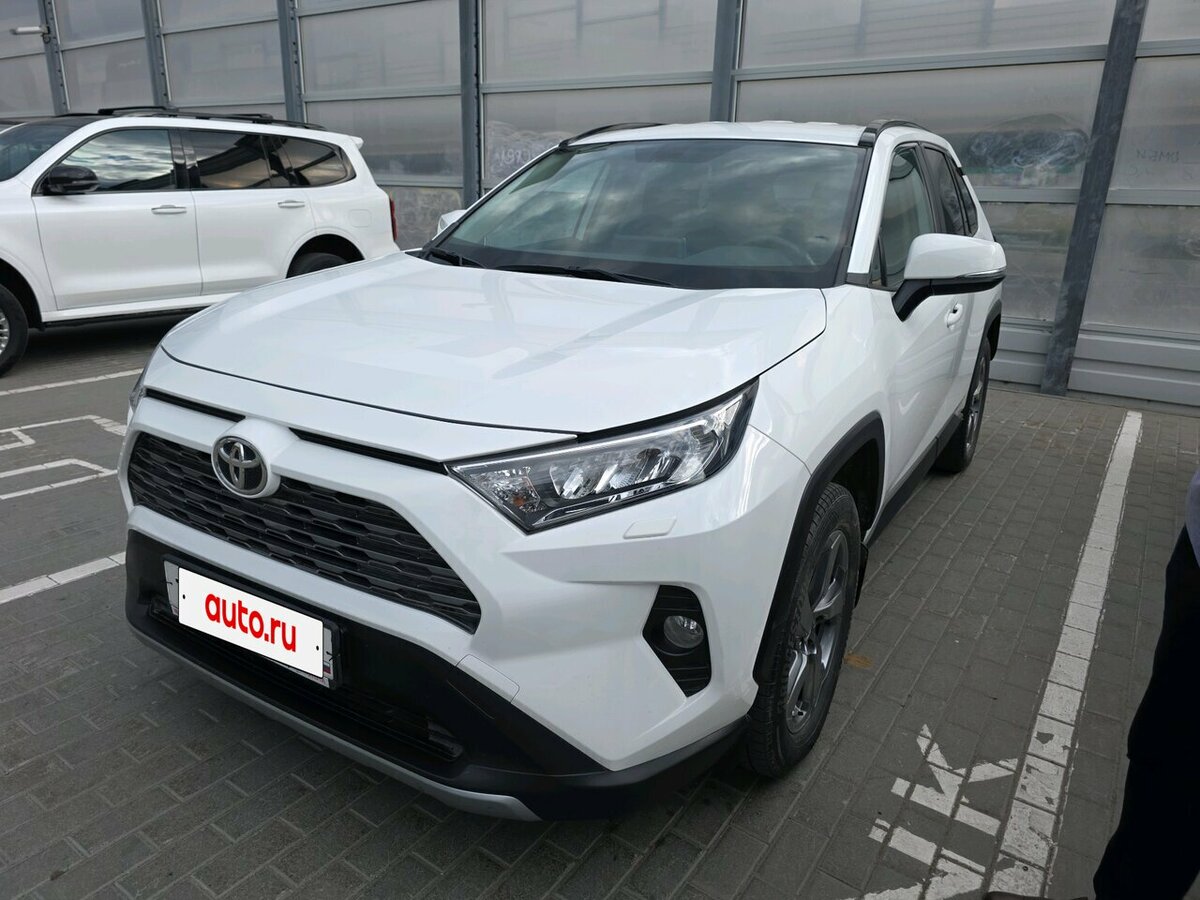 Открыть фотографии: Toyota RAV4 V (XA50)
