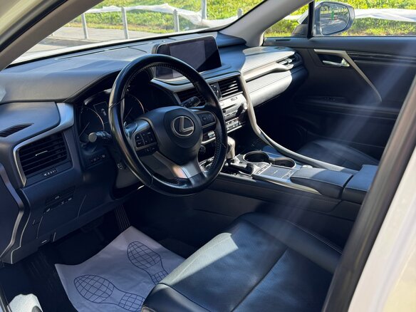 2020 Lexus RX 300 IV Рестайлинг, белый, 4850000 рублей - вид 9