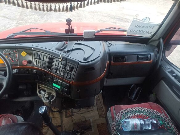2003 Volvo VNL, красный, 1300000 рублей - вид 12