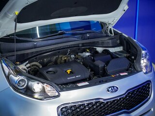 2018 Kia Sportage IV Рестайлинг, серебристый, 1780000 рублей, вид 5