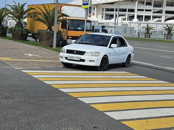 2001 Mitsubishi Lancer Cedia IX, белый, 340000 рублей