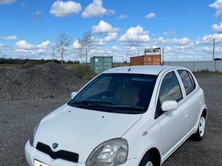 2001 Toyota Vitz I (P10), белый, 290000 рублей, вид 1