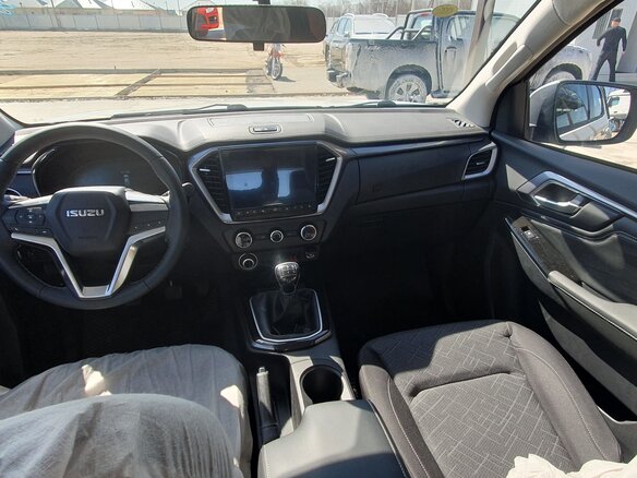 2024 Isuzu D-MAX, чёрный, 4300000 рублей - вид 9