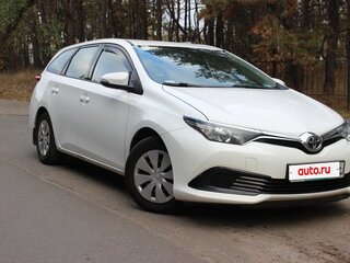 2018 Toyota Auris II Рестайлинг, белый, 1550000 рублей, вид 3